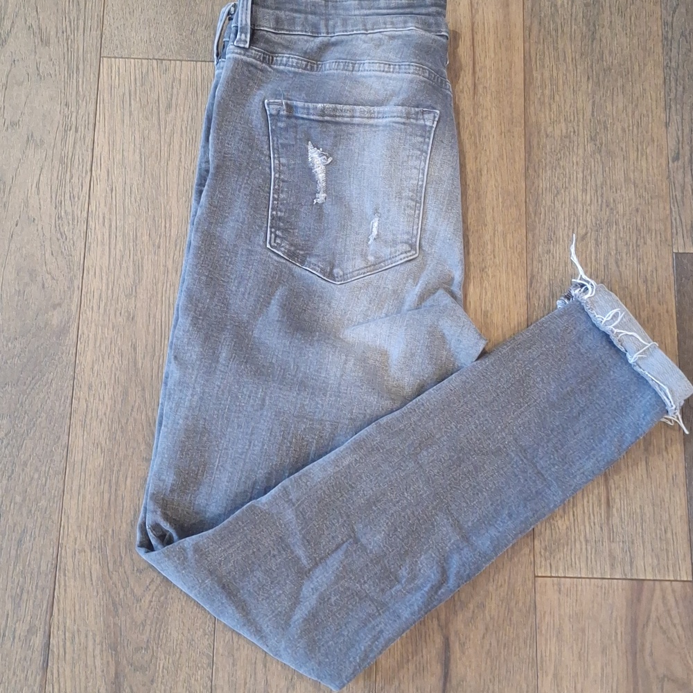 Gray distressed skinny jeans